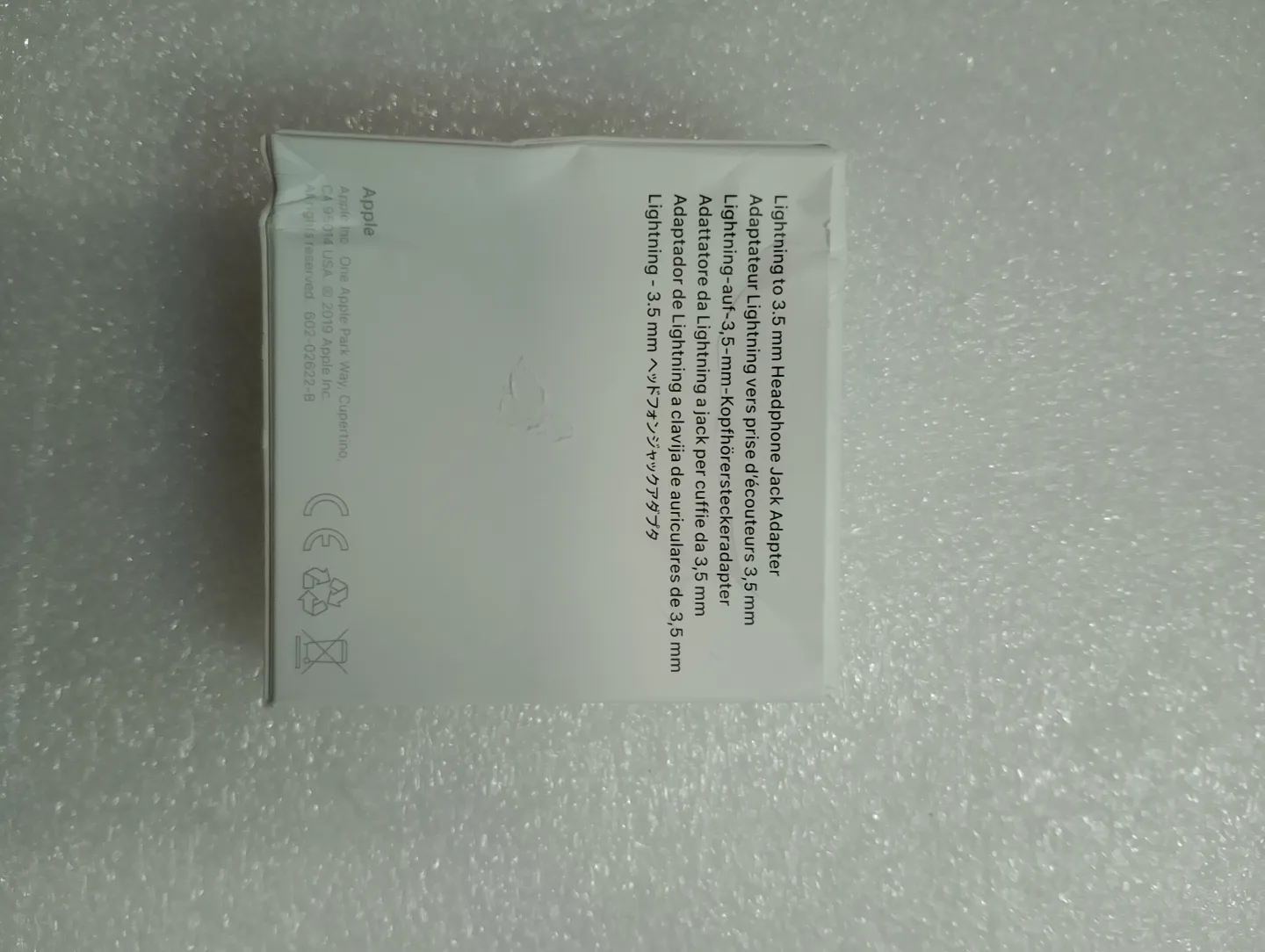 Apple Lightning to Headphone Jack Adapter image indicator(2)