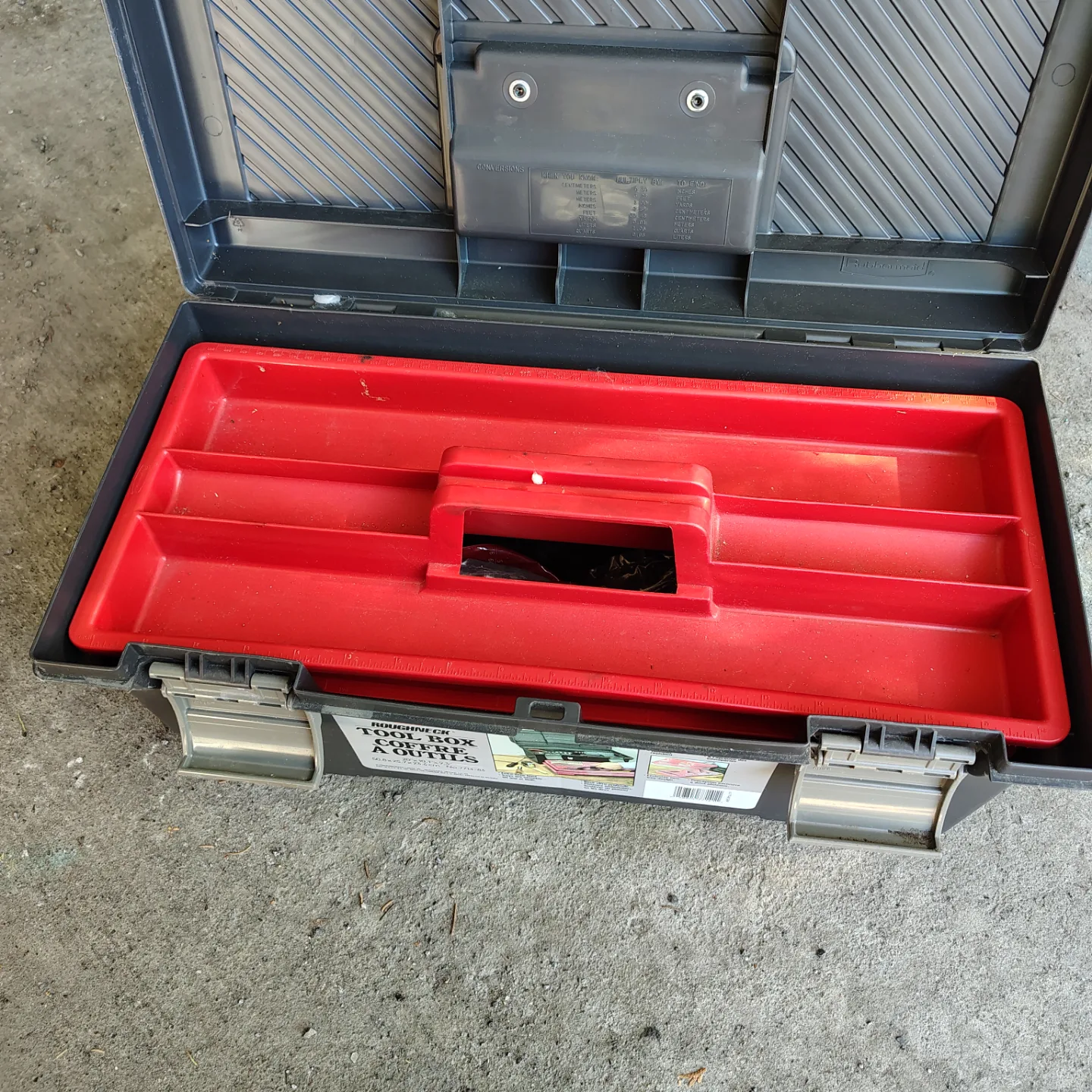 Rubbermaid Roughneck Tool Box with Assorted Tools image indicator(2)