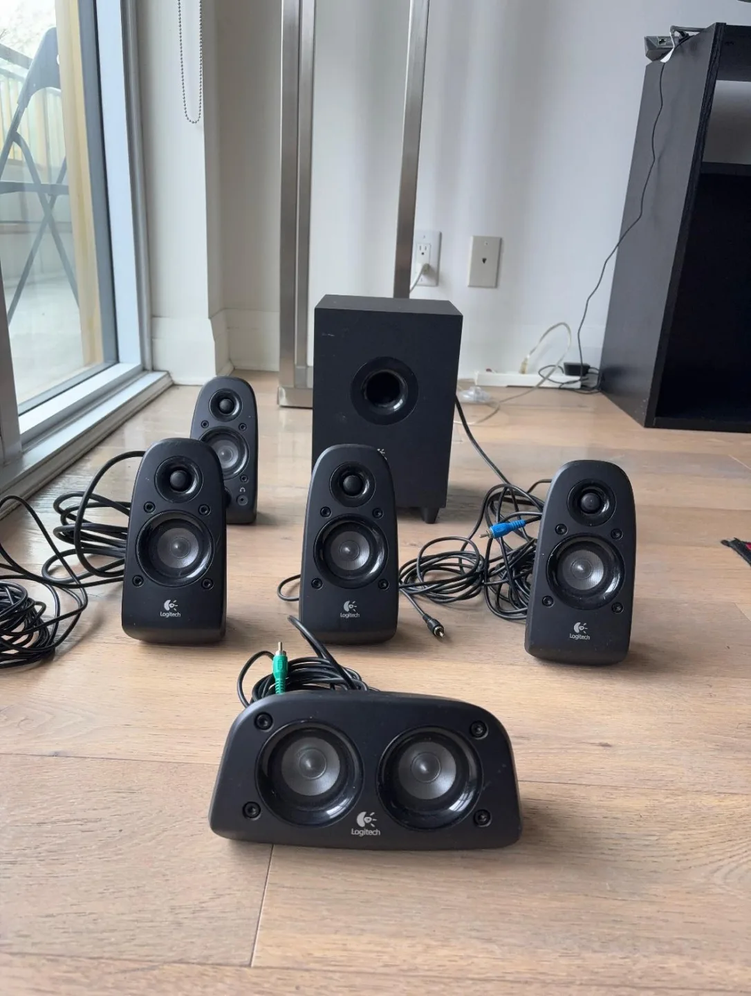 Logitech Z-5500 5.1 Surround Sound Speaker System thumbnail
