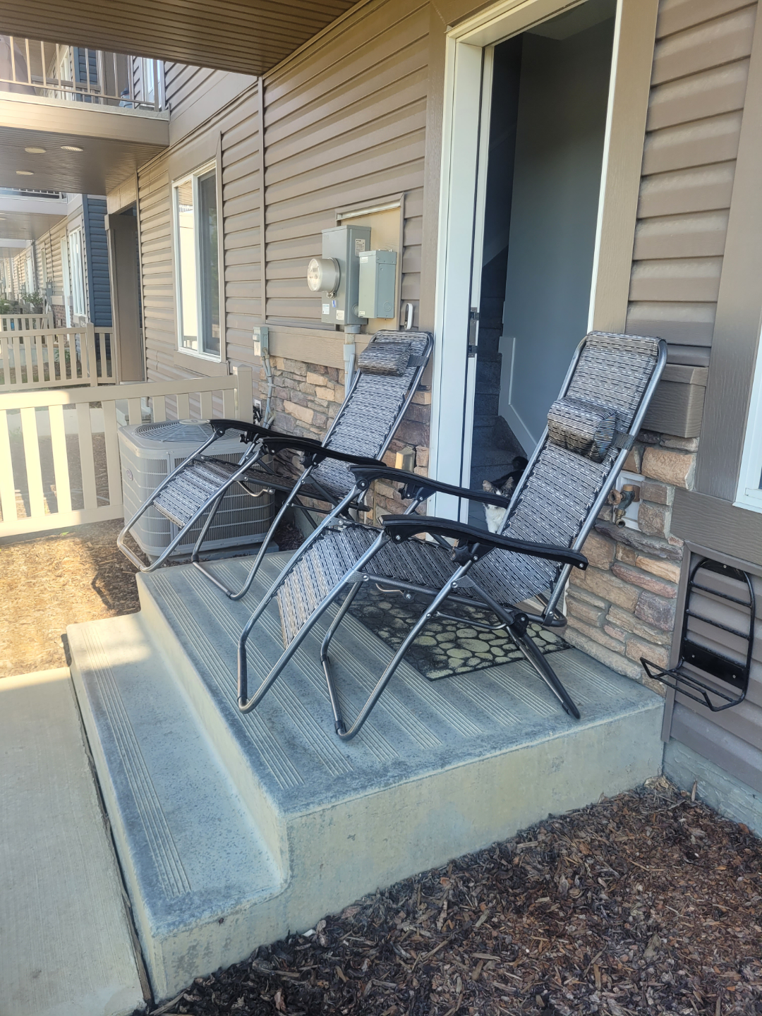 Pair of Zero Gravity Recliners - photo 2