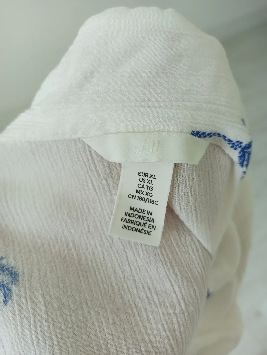 H&M White Palm Tree Print Button-Up Shirt - Size XL image indicator(3)