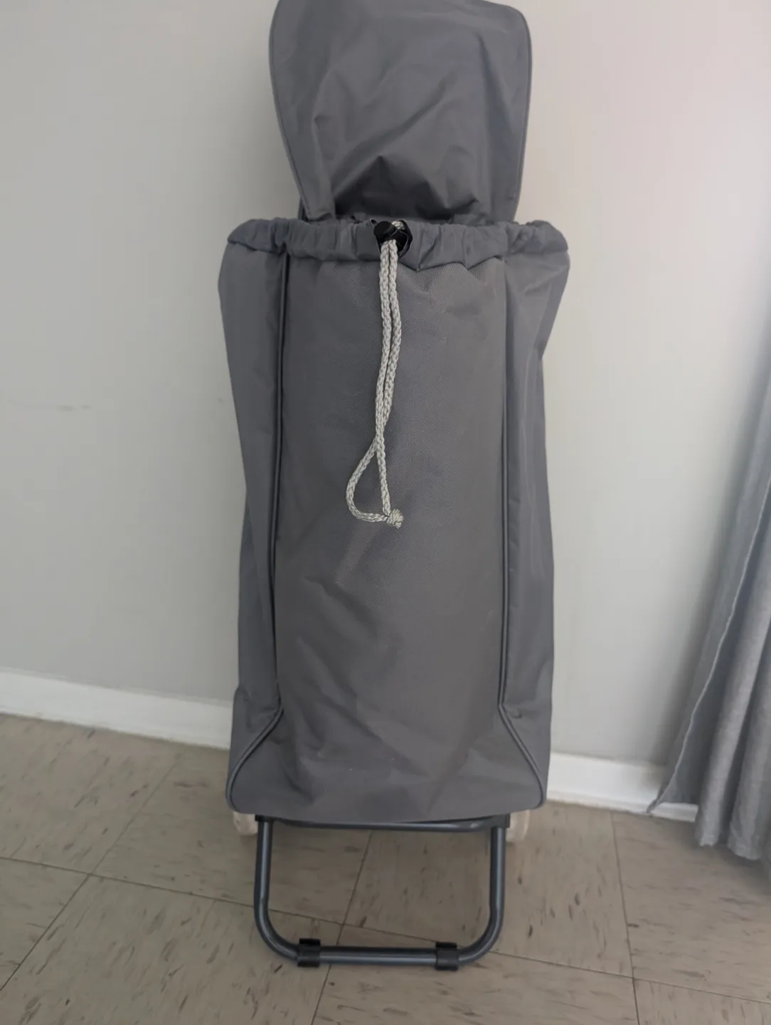 Grey Shopping Cart with Collapsible Design thumbnail