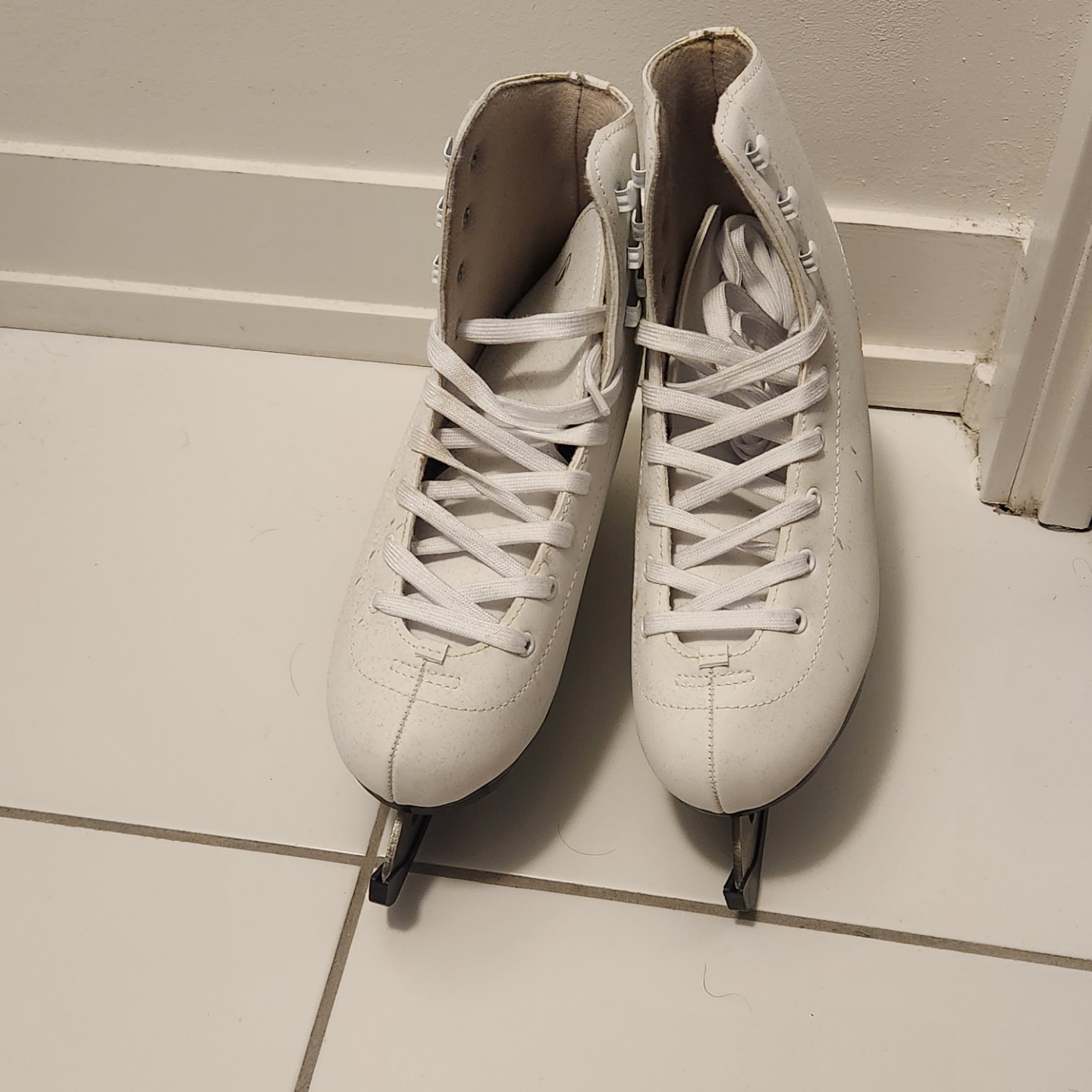 Girls' White Figure Skates - photo 2
