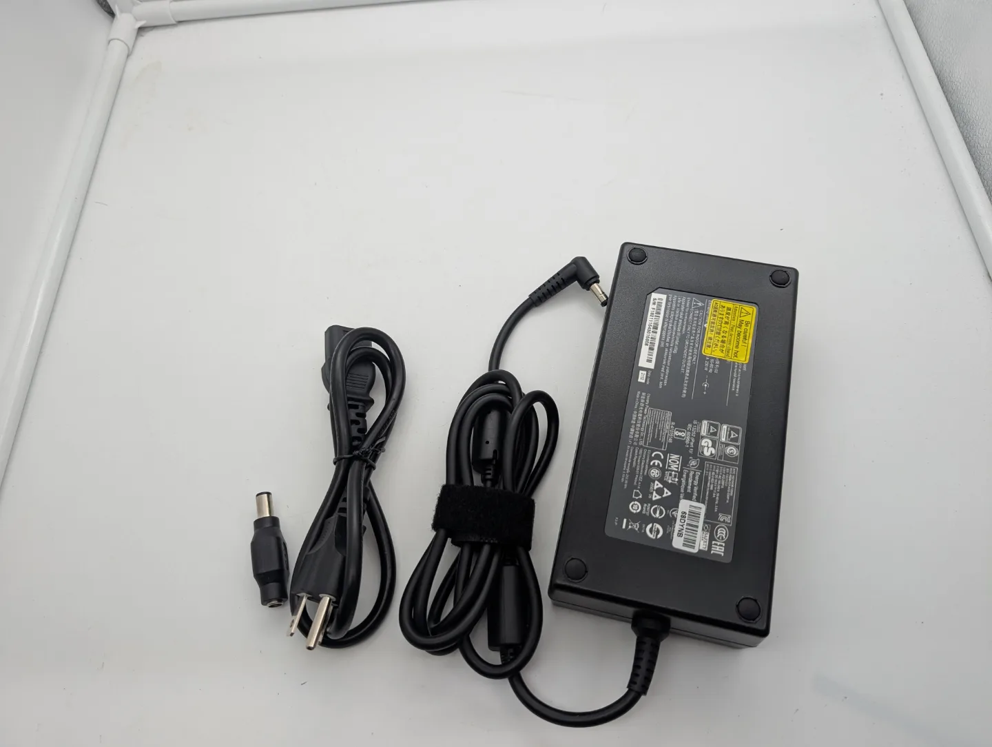 19.5V, 11.8A 230W Laptop Power Adapter thumbnail