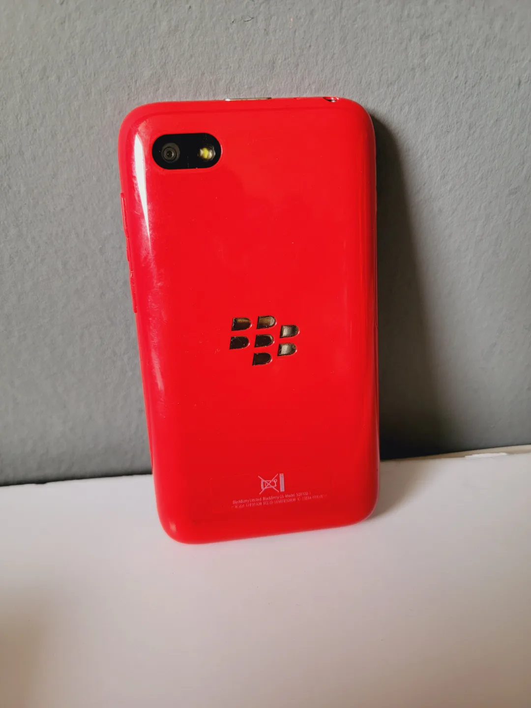 Red BlackBerry Q10 Smartphone image indicator(2)