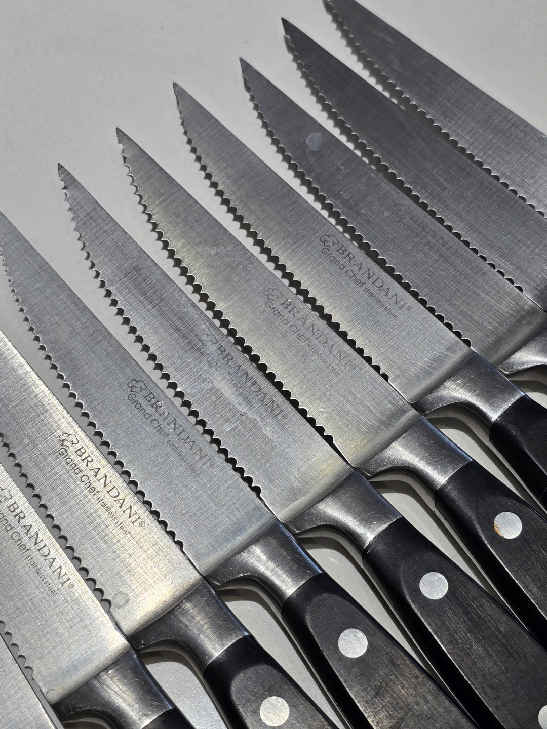 Set of twelve Brandani Grand Chef steak knives - photo 3