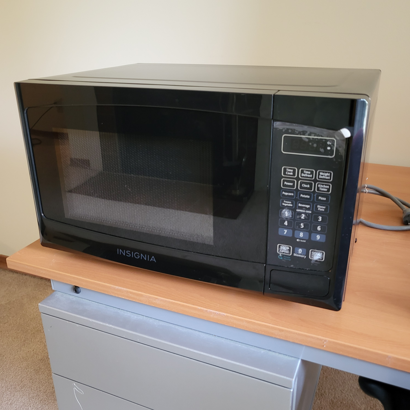 Insignia 0.9 Cu. Ft. Black Microwave
