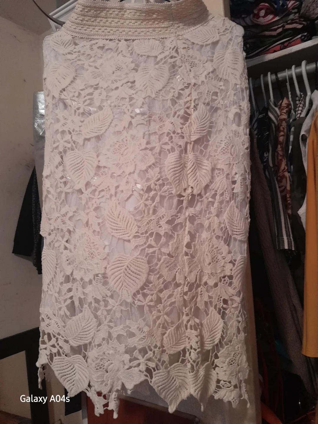 Cream-coloured Lace Top and Skirt Set image indicator(3)