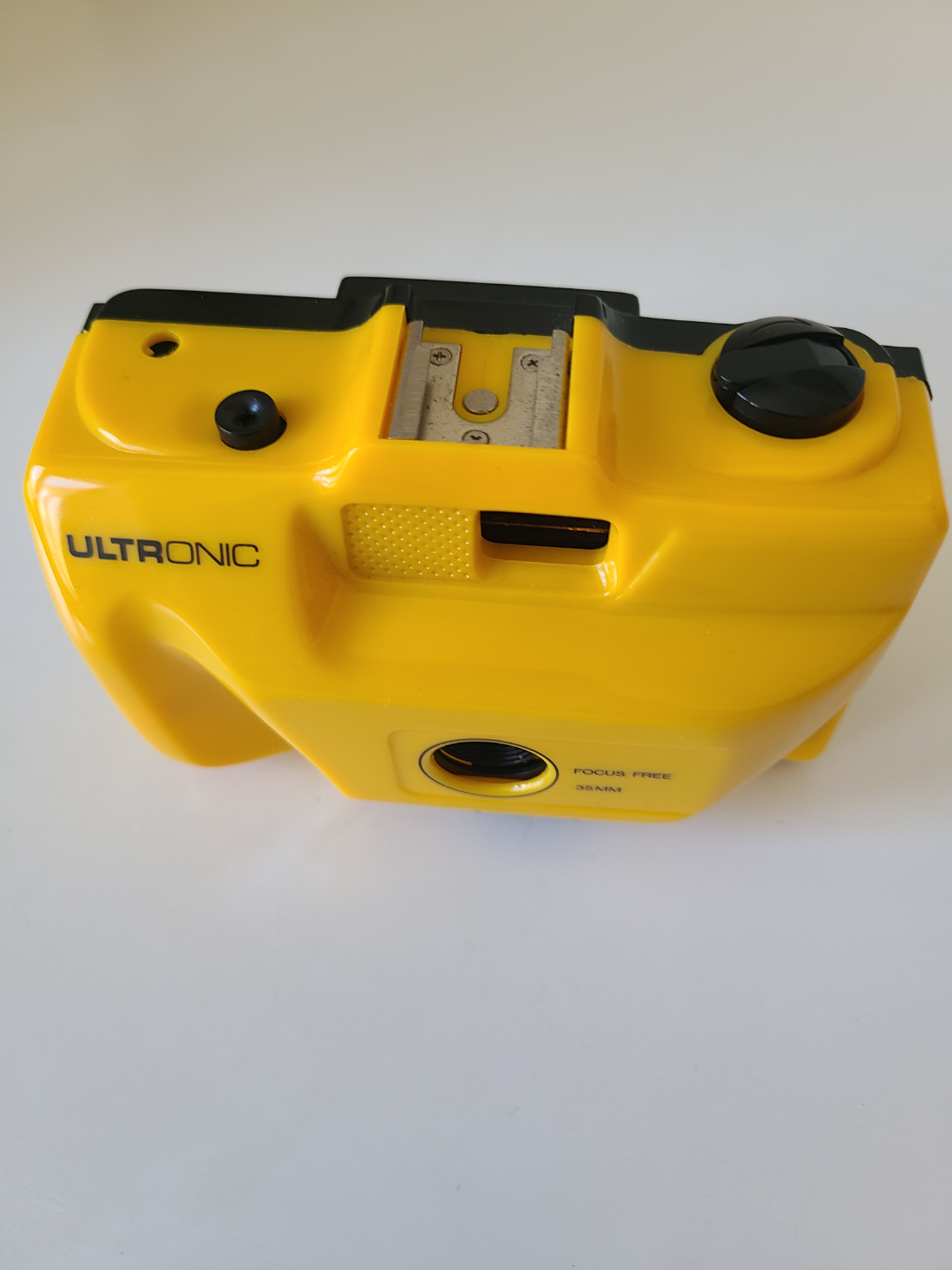 Ultronic Yellow Plastic 35mm Focus Free Camera - photo 2