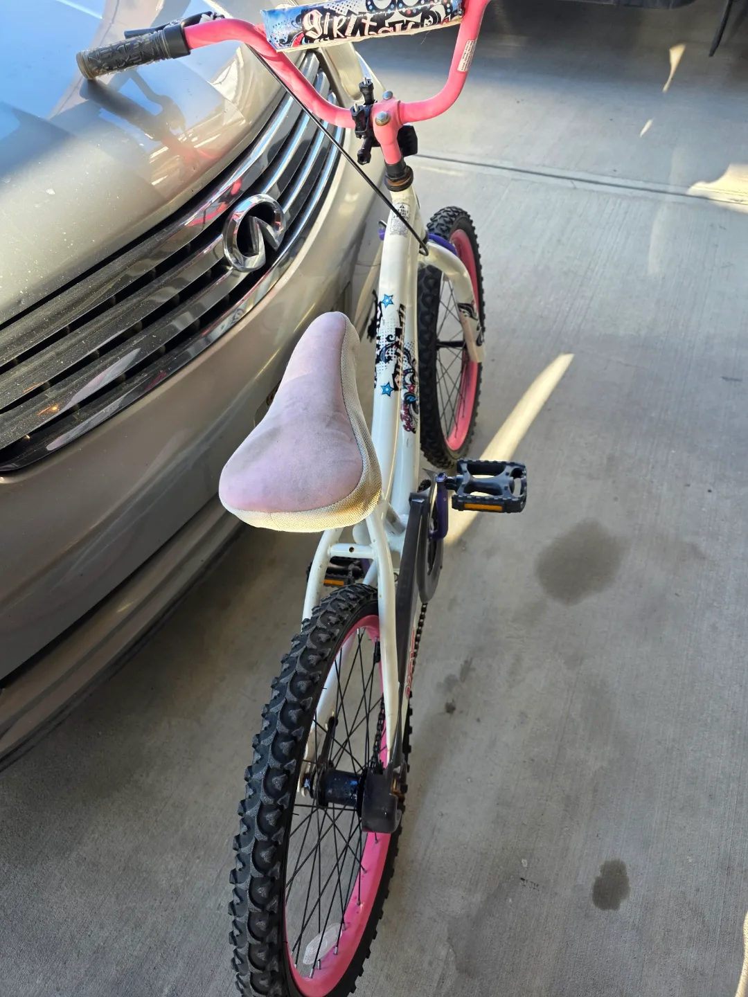 Girls' White and Pink Bike image indicator(3)
