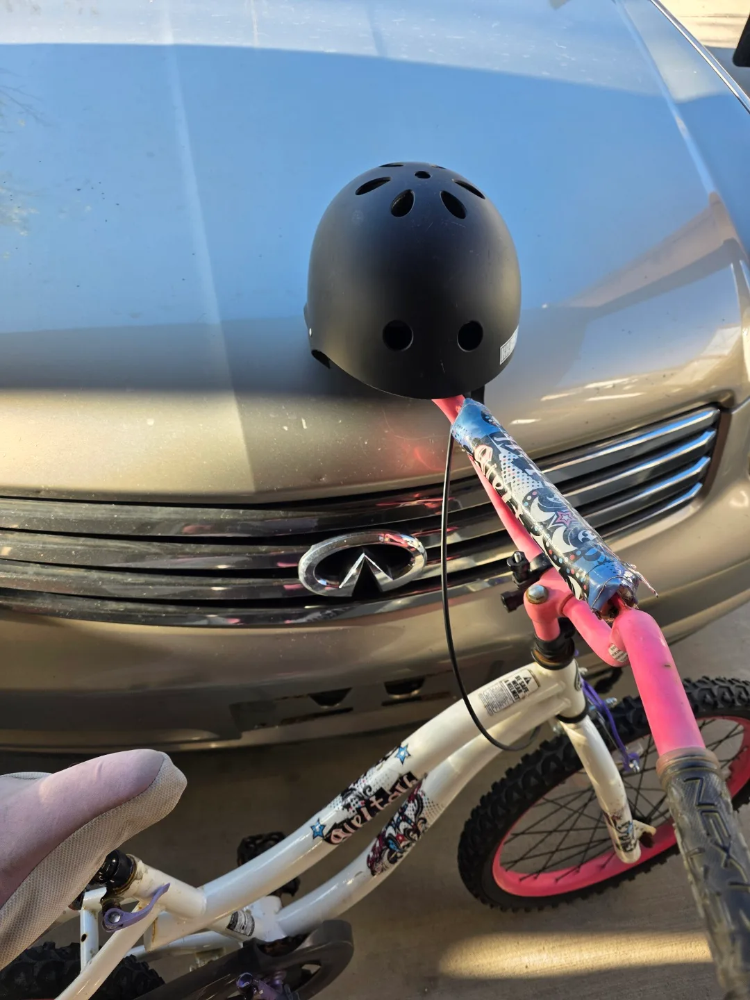 Girls' White and Pink Bike image indicator(6)