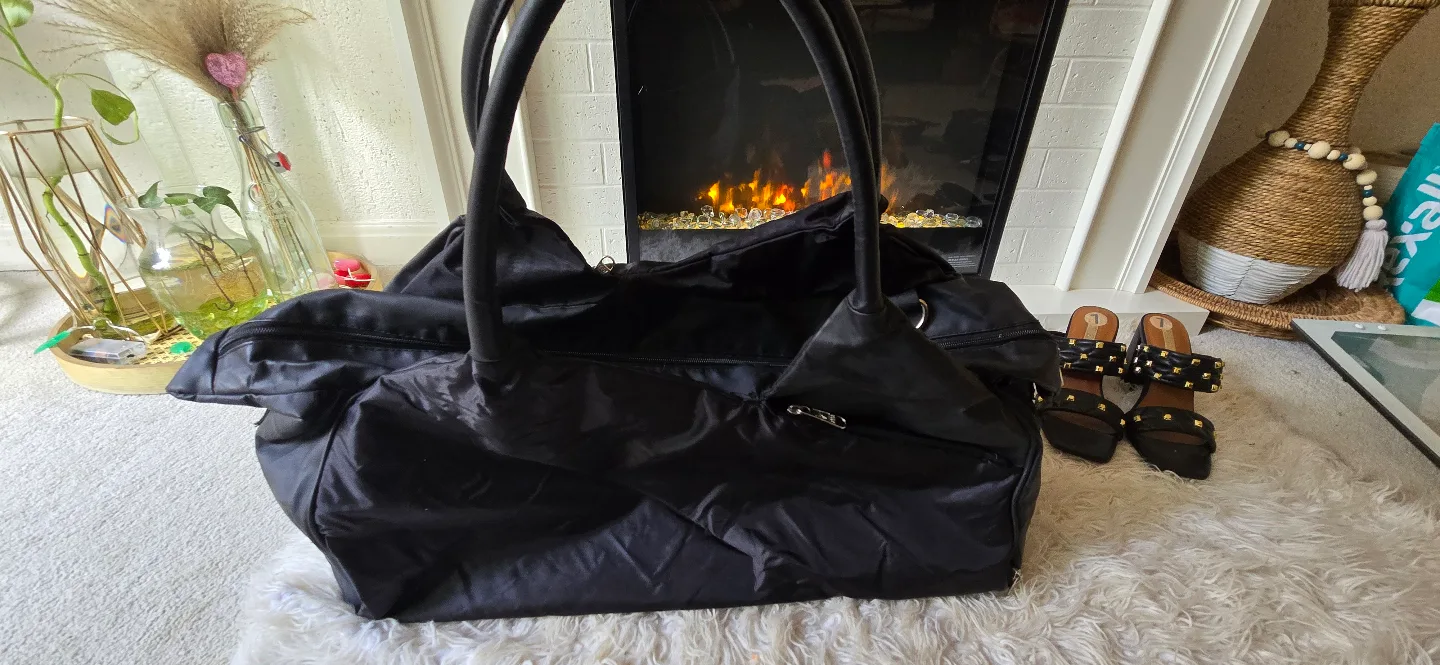 Zeca Design Black Travel Medium Duffle Bag thumbnail