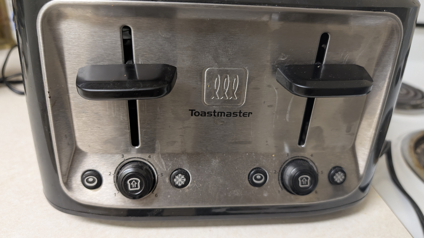Toastmaster Four-Slice Toaster - photo 4