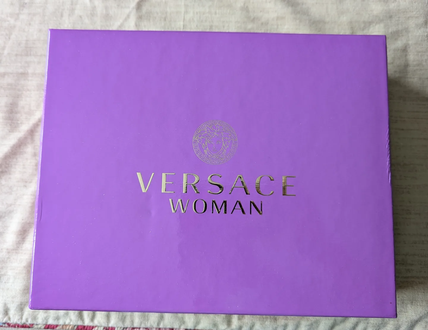 Versace Woman Gift Set - Perfume n body gel n lotion image indicator(2)