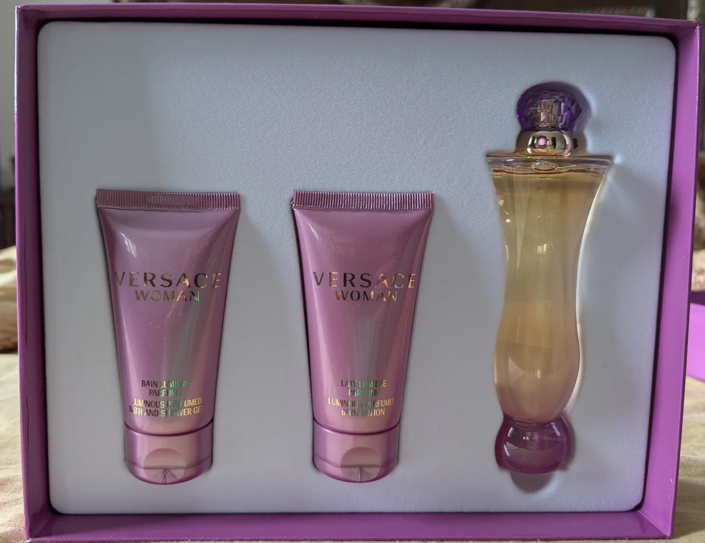 Versace Woman Gift Set - Perfume n body gel n lotion image indicator(3)