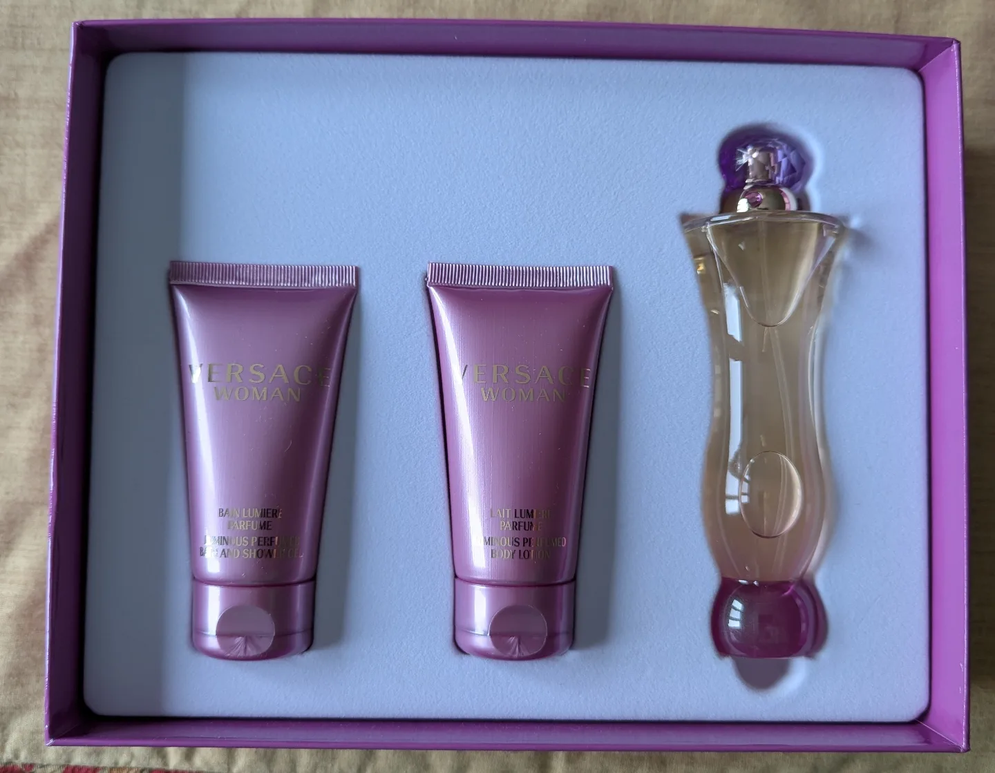 Versace Woman Gift Set - Perfume n body gel n lotion image indicator(4)