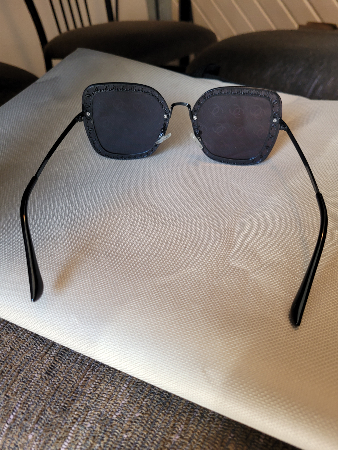 Womens trendy Sunglasses with Case - photo 3