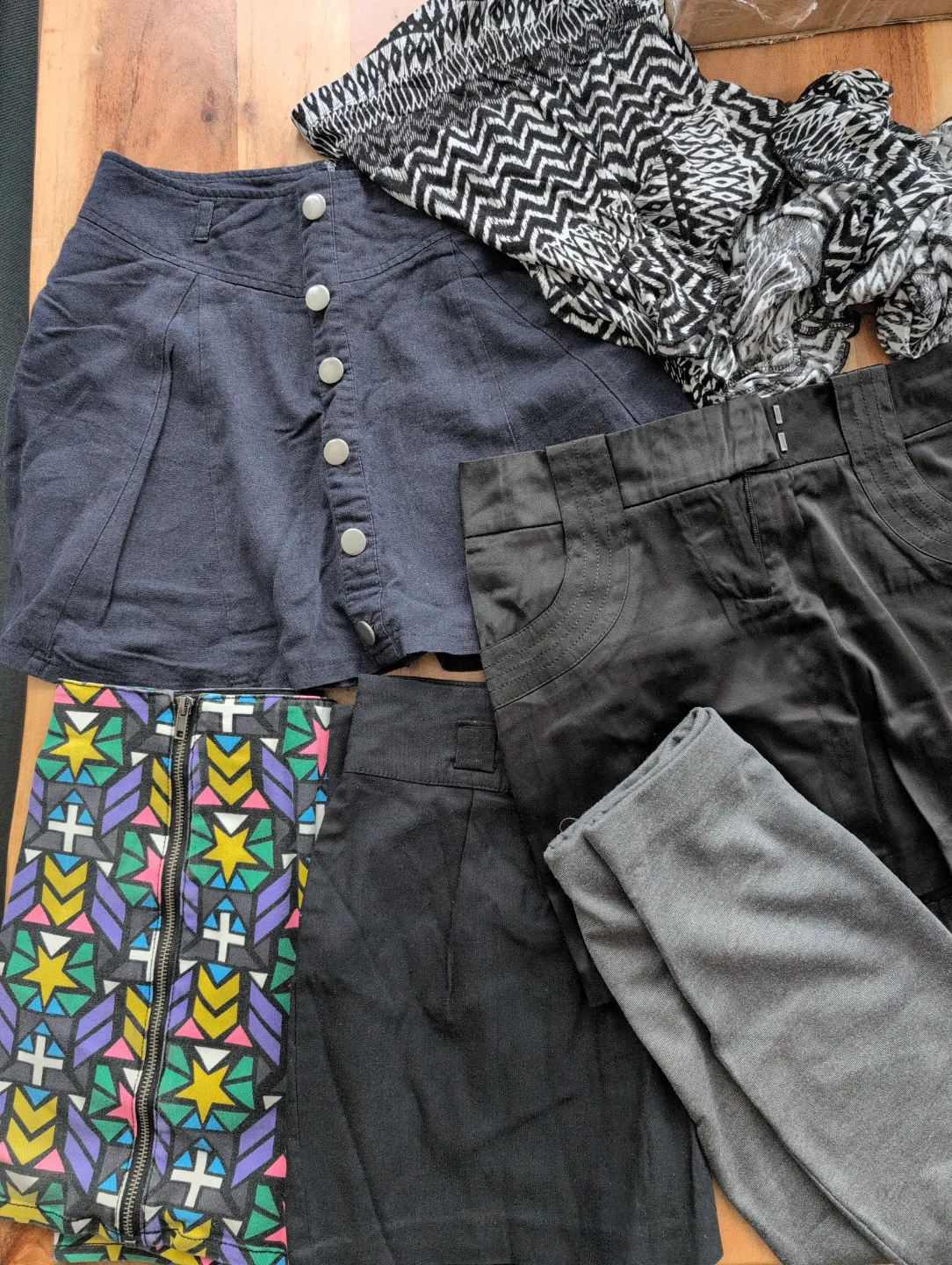 Women's Mini Skirts - Bundle of 6 - XS- S image indicator(2)