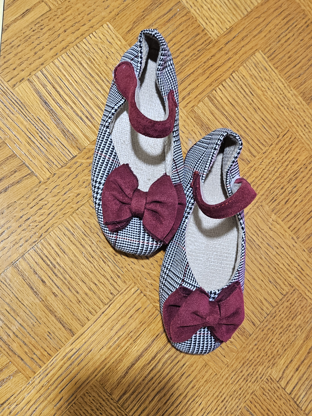 Adorable Baby Girl Shoes Size 6 - photo 2