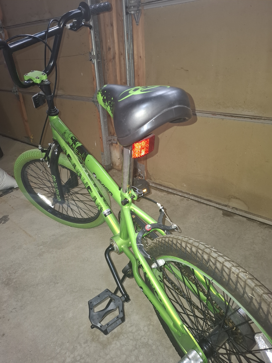 Kid's Avigo Deadhead Green 20" BMX Bike - photo 3