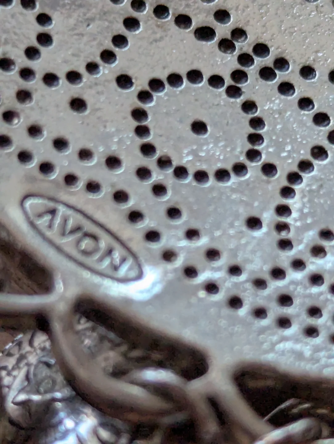 Avon Silver Tone Statement Necklace image indicator(4)