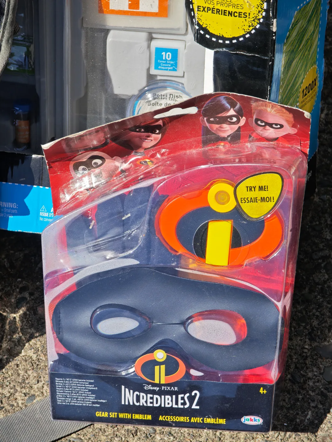 Incredibles 2 Jakks Gear Set with Emblem thumbnail