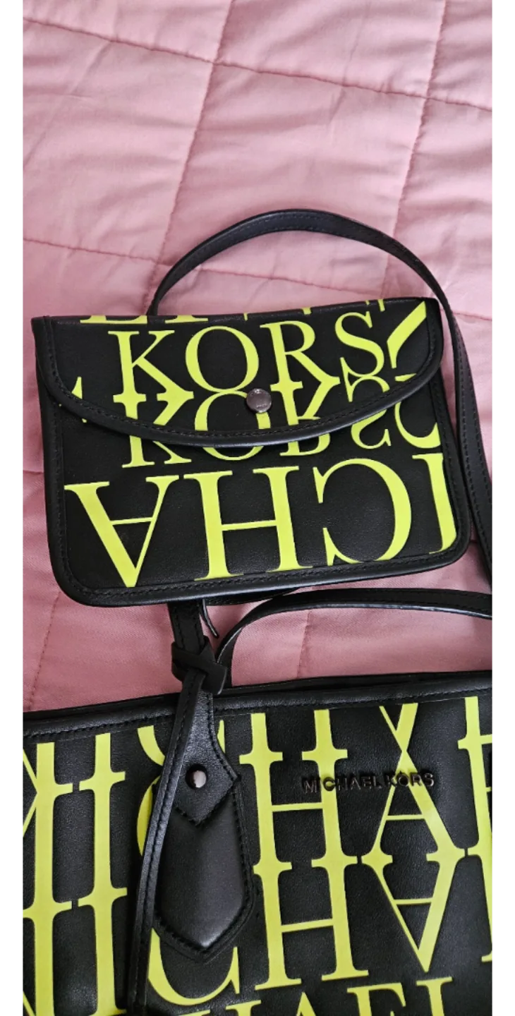 Set of Michael Kors Large Tote Bag + Matching Wallet image indicator(5)