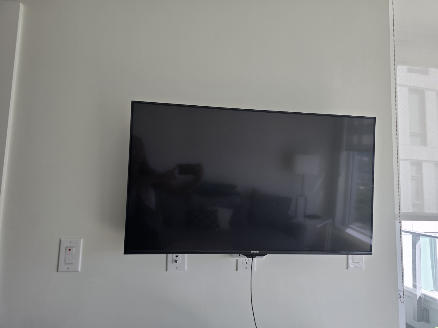 skyworth 43" smart tv with tv stand