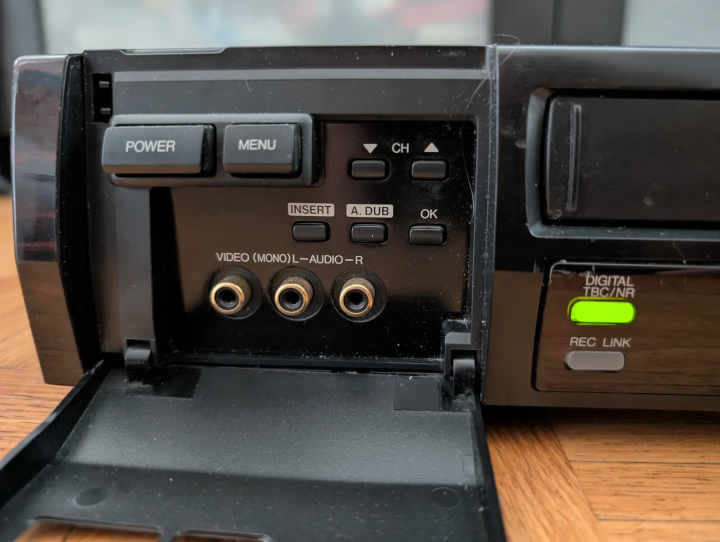 JVC HR-S7500U VHS VCR Player - Built In TBC image indicator(2)