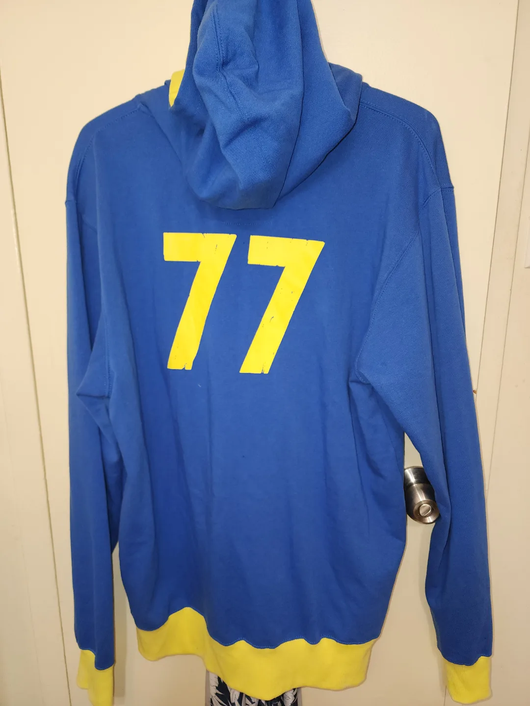 Fallout Vault 77 Zip-Up Hoodie - Size Large image indicator(3)