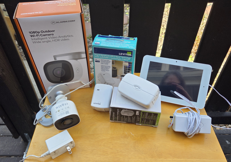 Telus security system - photo 2
