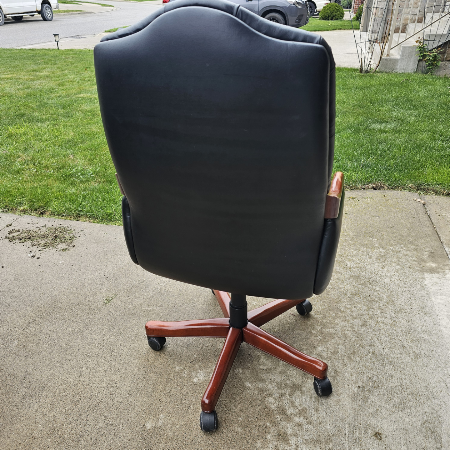 Executive Office Chair - Black Leather & Wood - photo 3