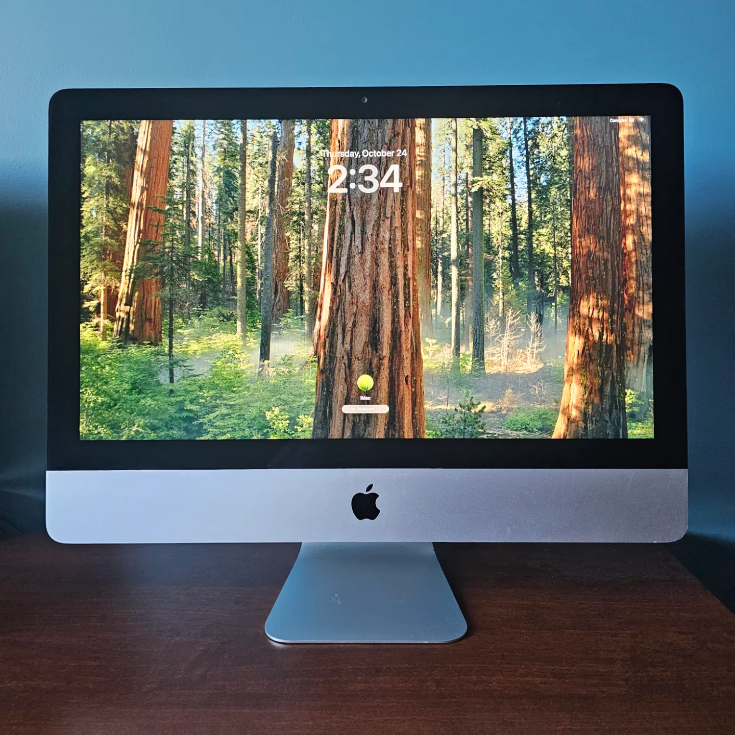 21.5" iMac, 2.7 GHz i5, 8gb, 240gb SSD, MacOS Sequoia Latest image indicator(4)