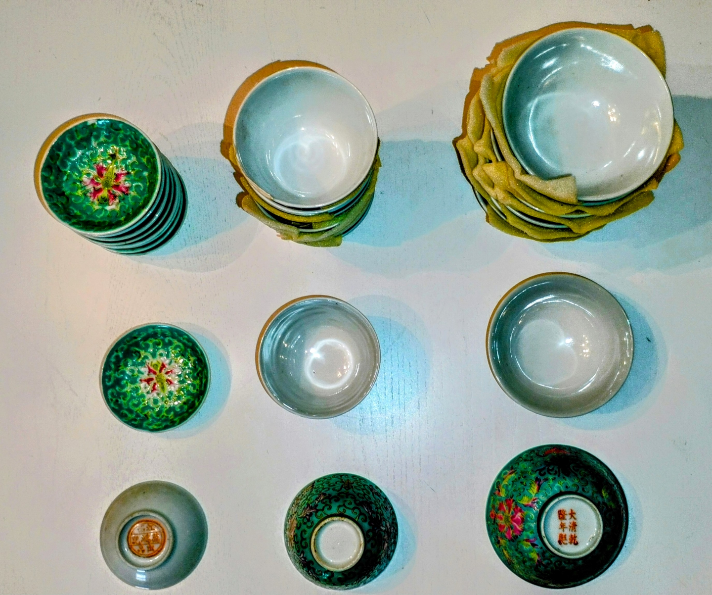 Antique Chinese Porcelain Tea Cups (2 sets, M & S) + Small Bowls - photo 4