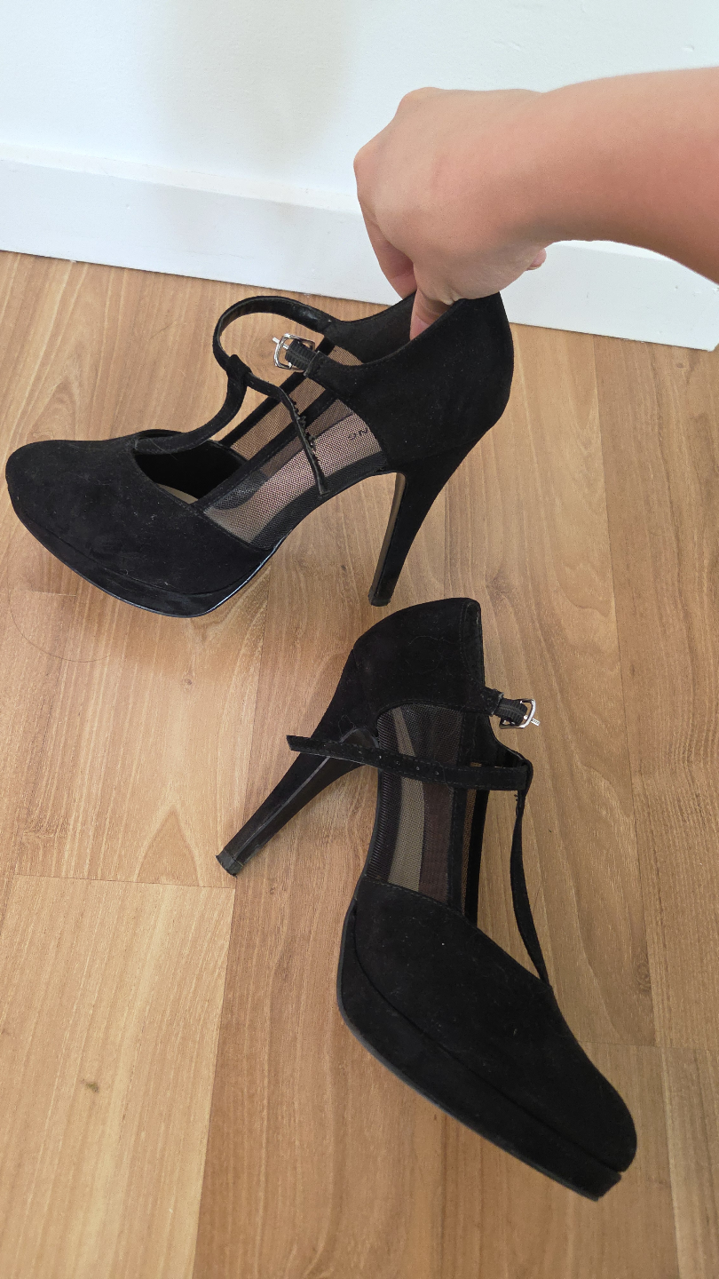 size 8 Black Suede Heels - photo 2