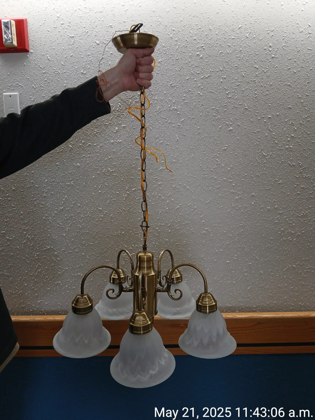 Chandelier with 5 light fixtures thumbnail
