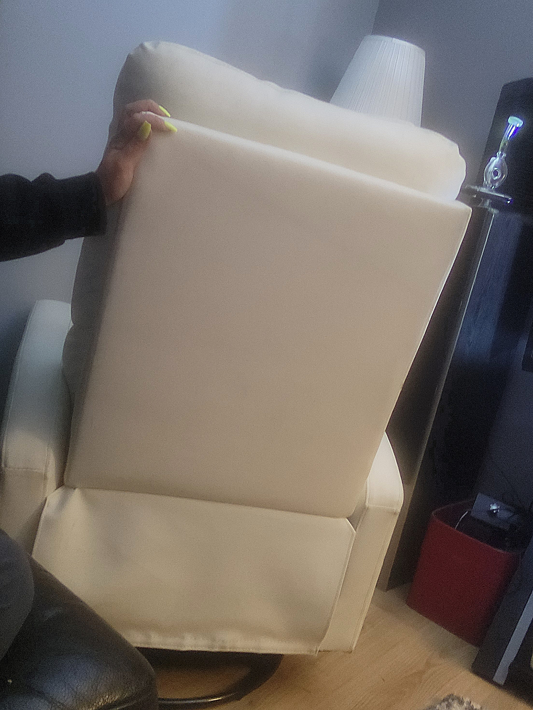 White leather chairs - photo 2