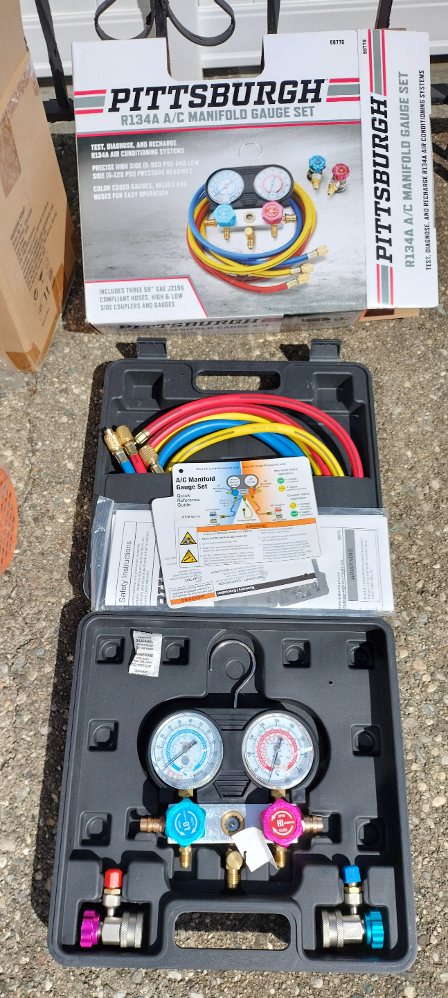 Pittsburgh R134A A/C Manifold Gauge Set with Vevor Vacuum Pump - photo 5
