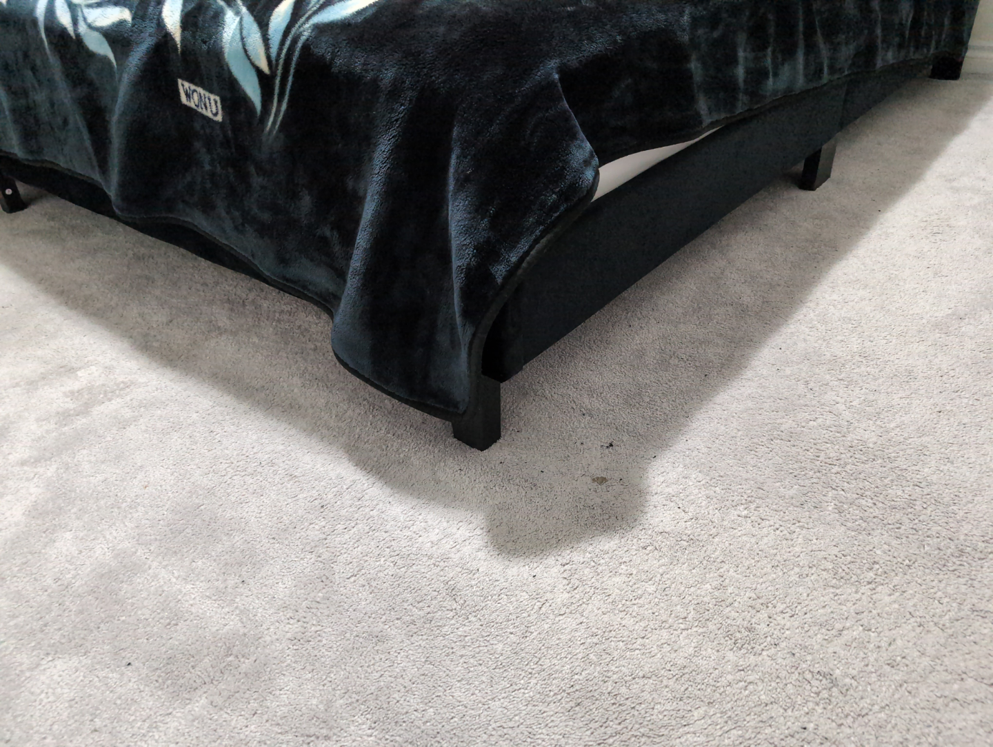 Queen bed frame  with slats - photo 2