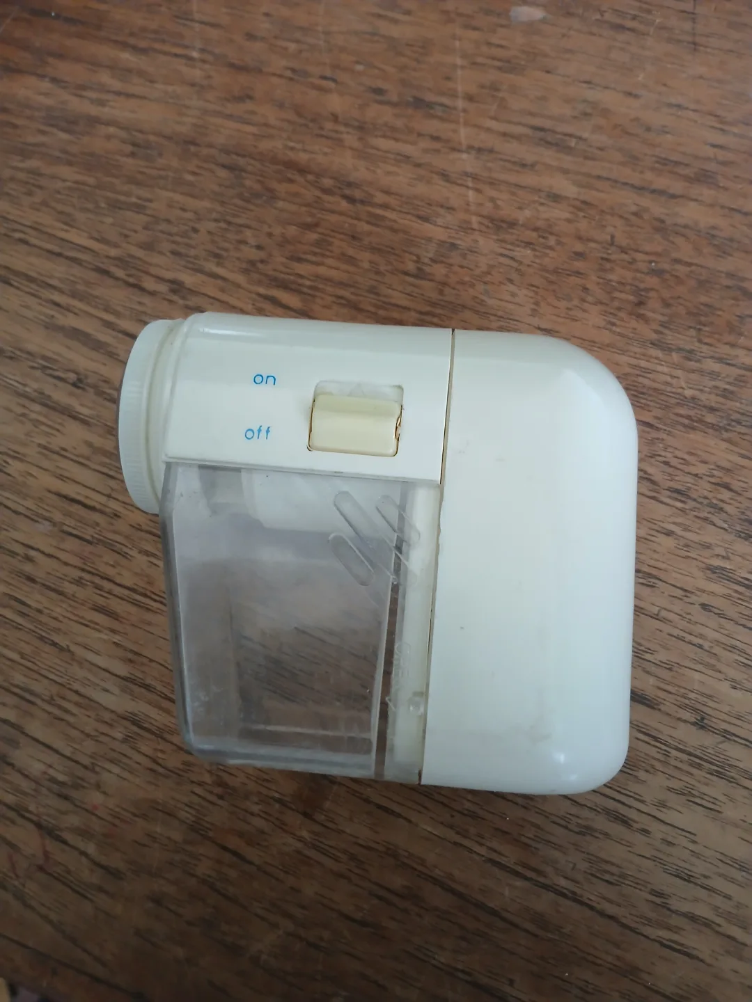 Vintage Battery-Operated Fabric Shaver thumbnail