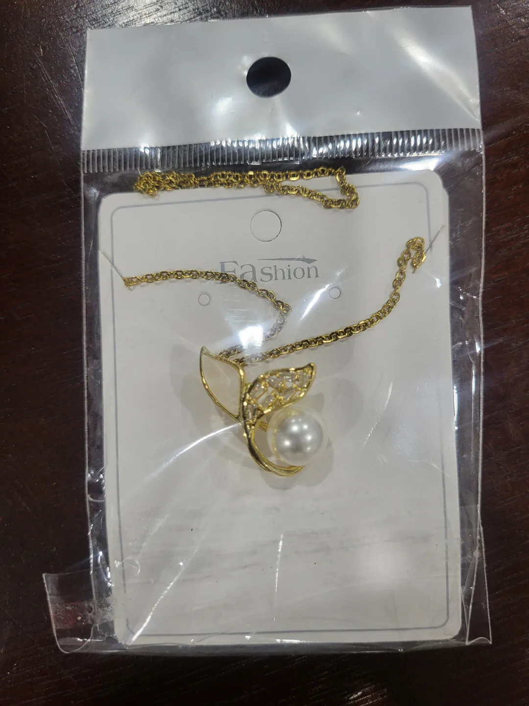 Gold fashion necklace image indicator(3)