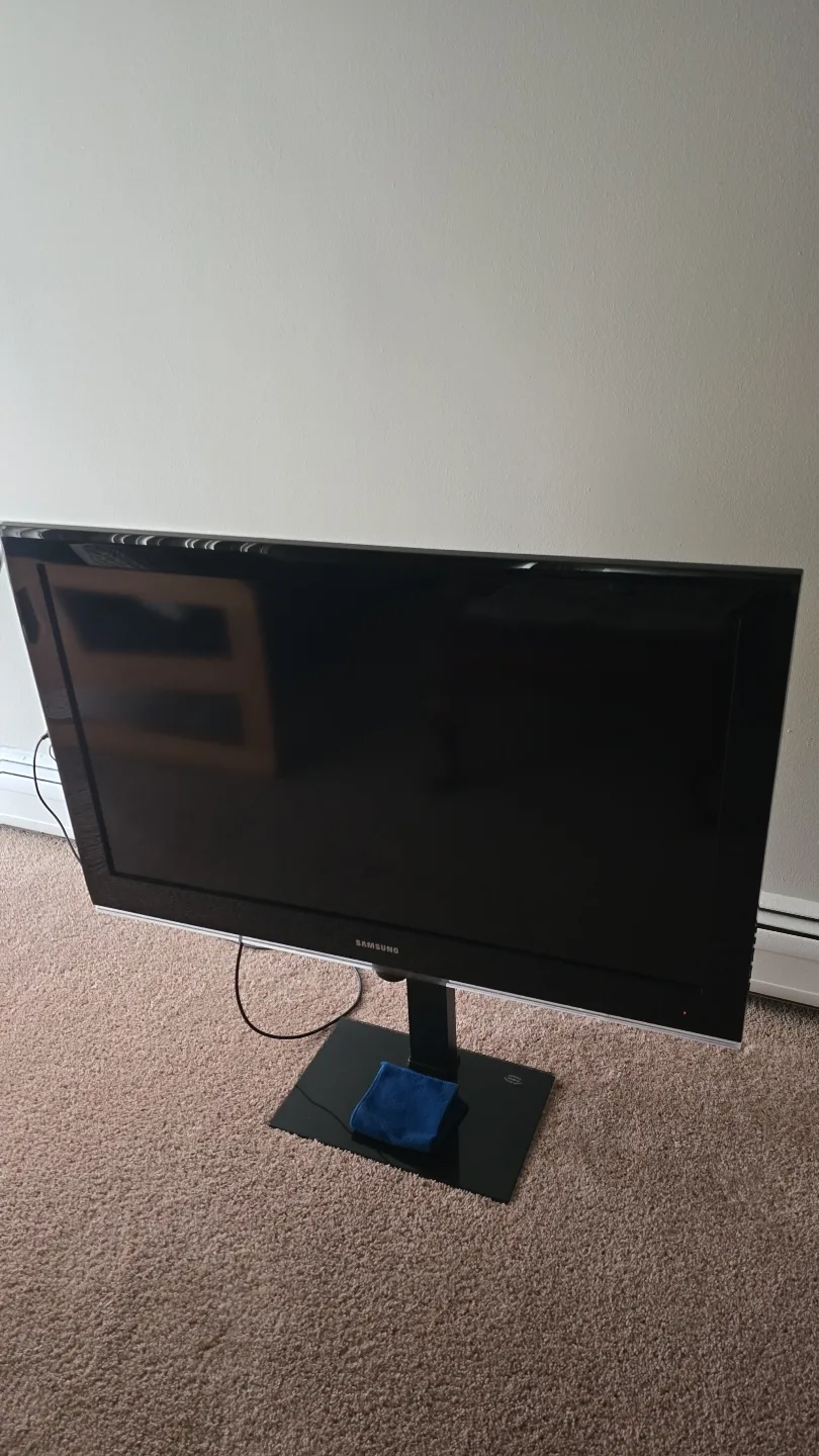Samsung LN40B550P7F 43-inch LCD HDTV thumbnail