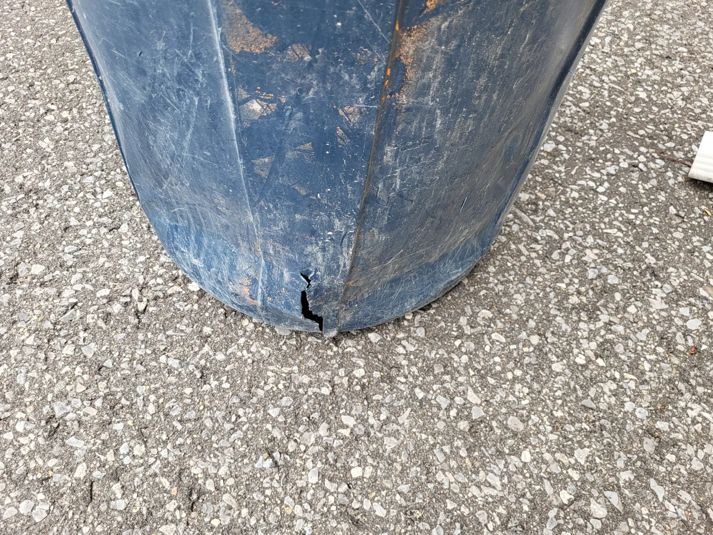 Two Plastic Garbage Bins with Lids image indicator(4)