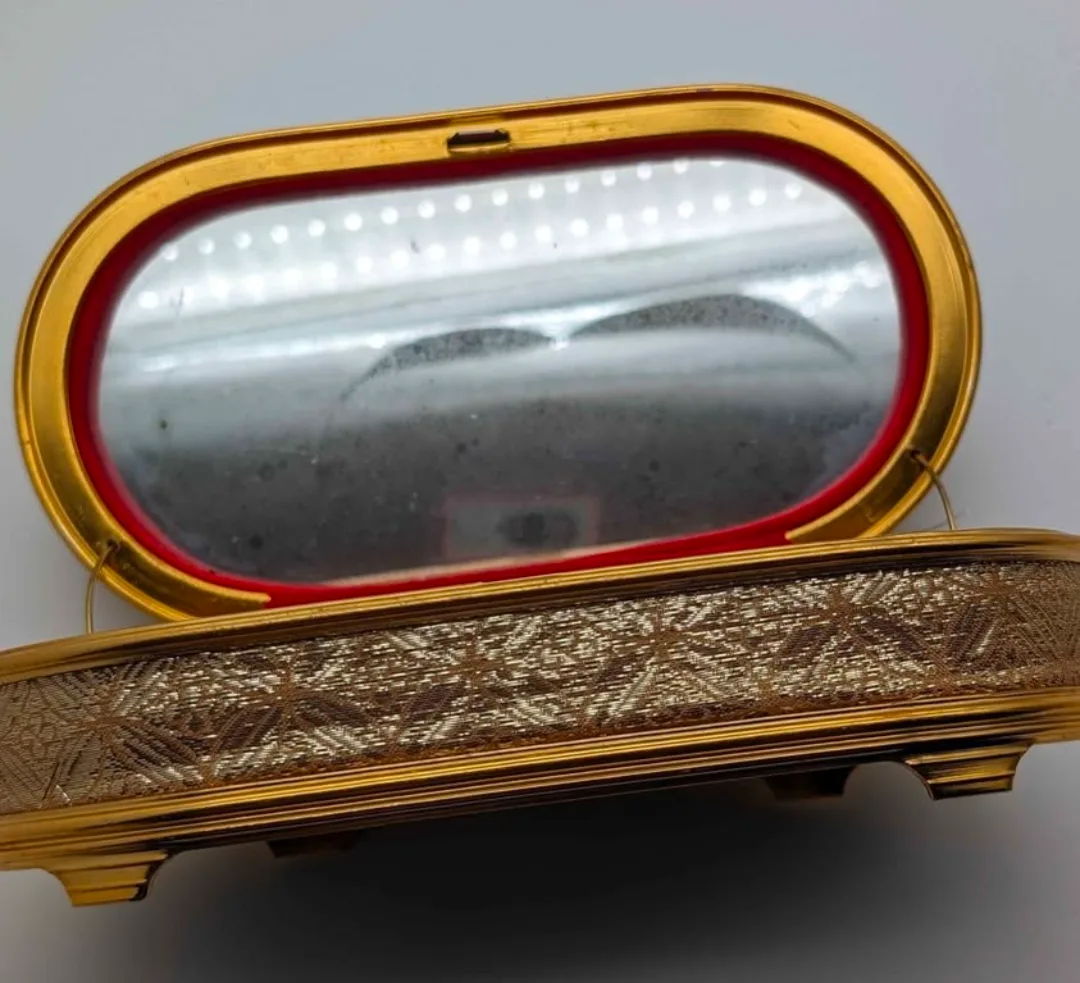 Vintage Gold Oval Jewellery Box image indicator(6)