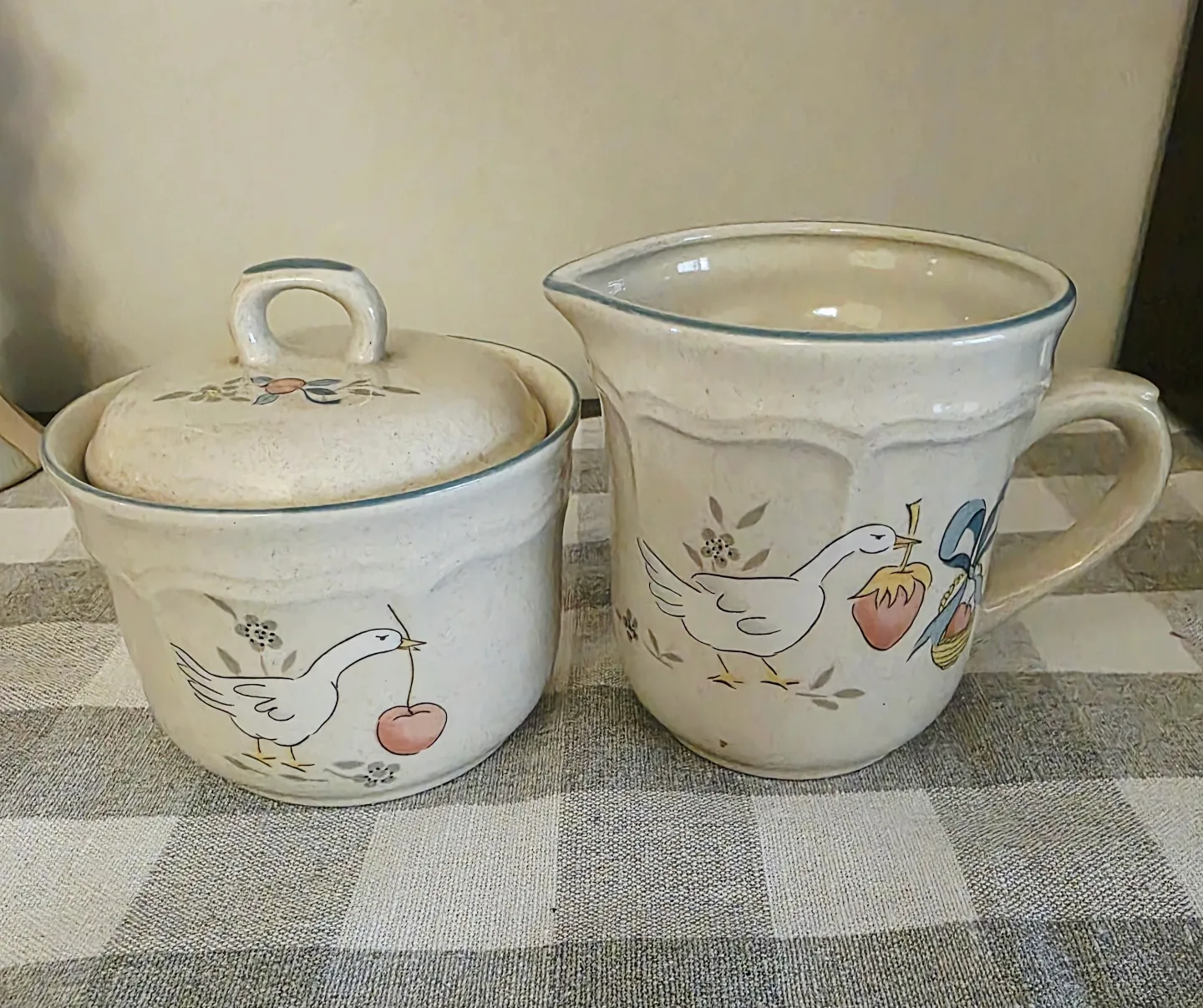 Vintage Creamer and Sugar Bowl Set with Lid thumbnail