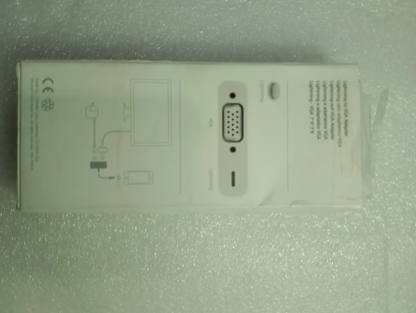 Apple Lightning to VGA Adapter image indicator(2)