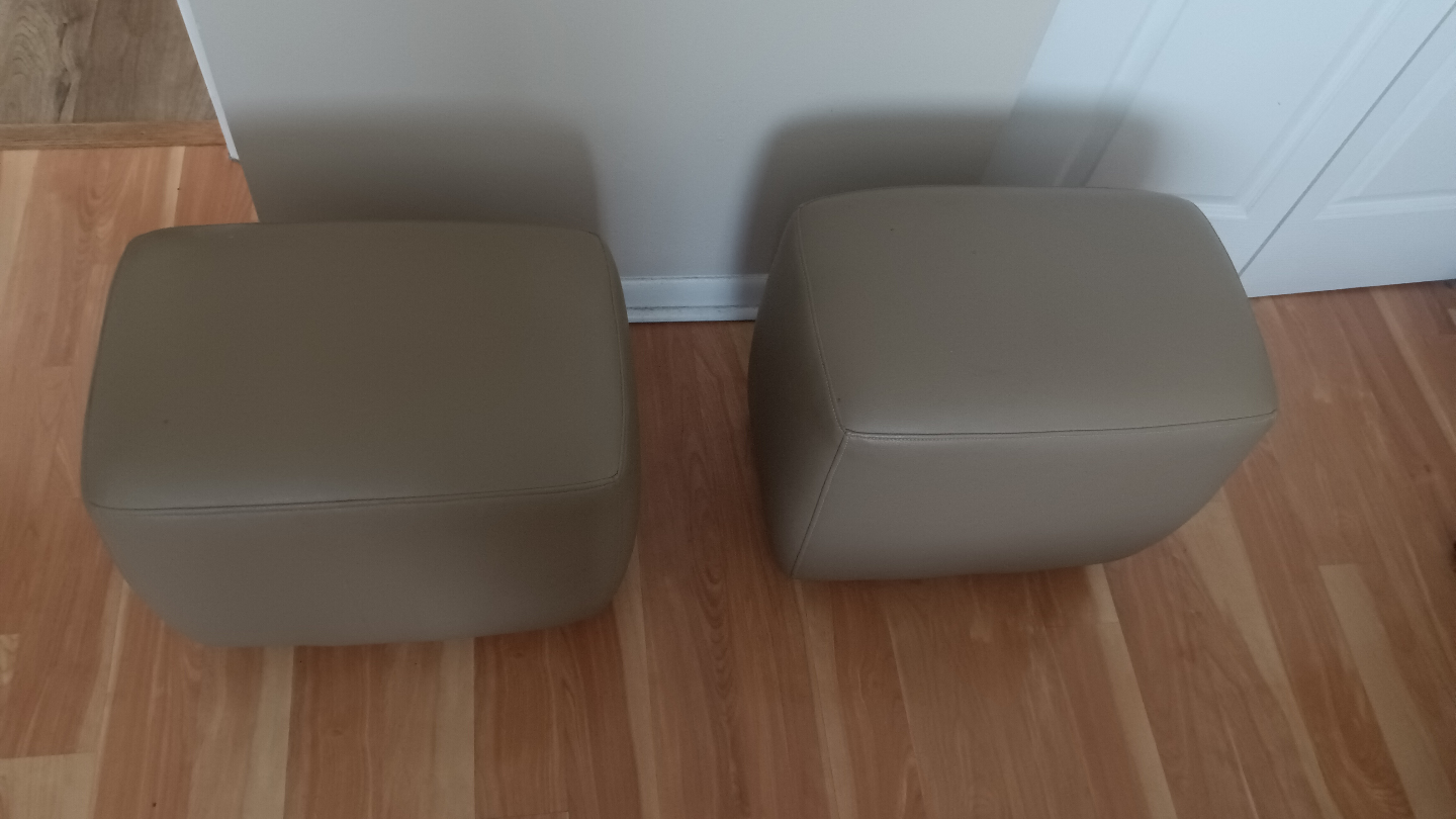 Pair of Beige Leather Ottomans - photo 4