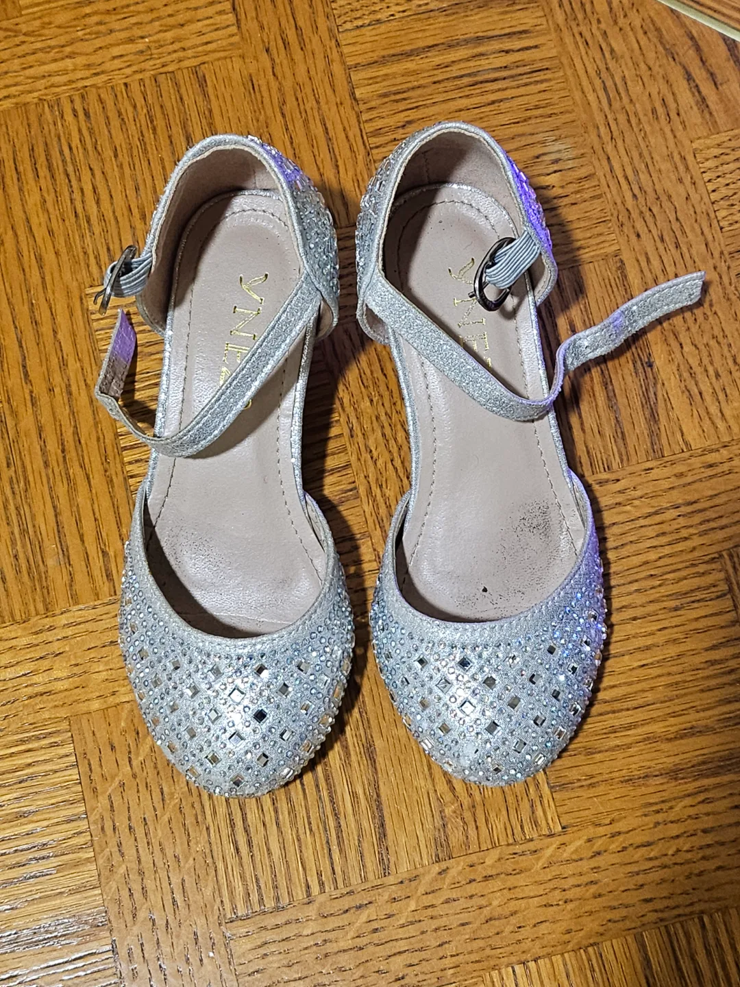 Girls' Silver Rhinestone Dress Shoes image indicator(3)