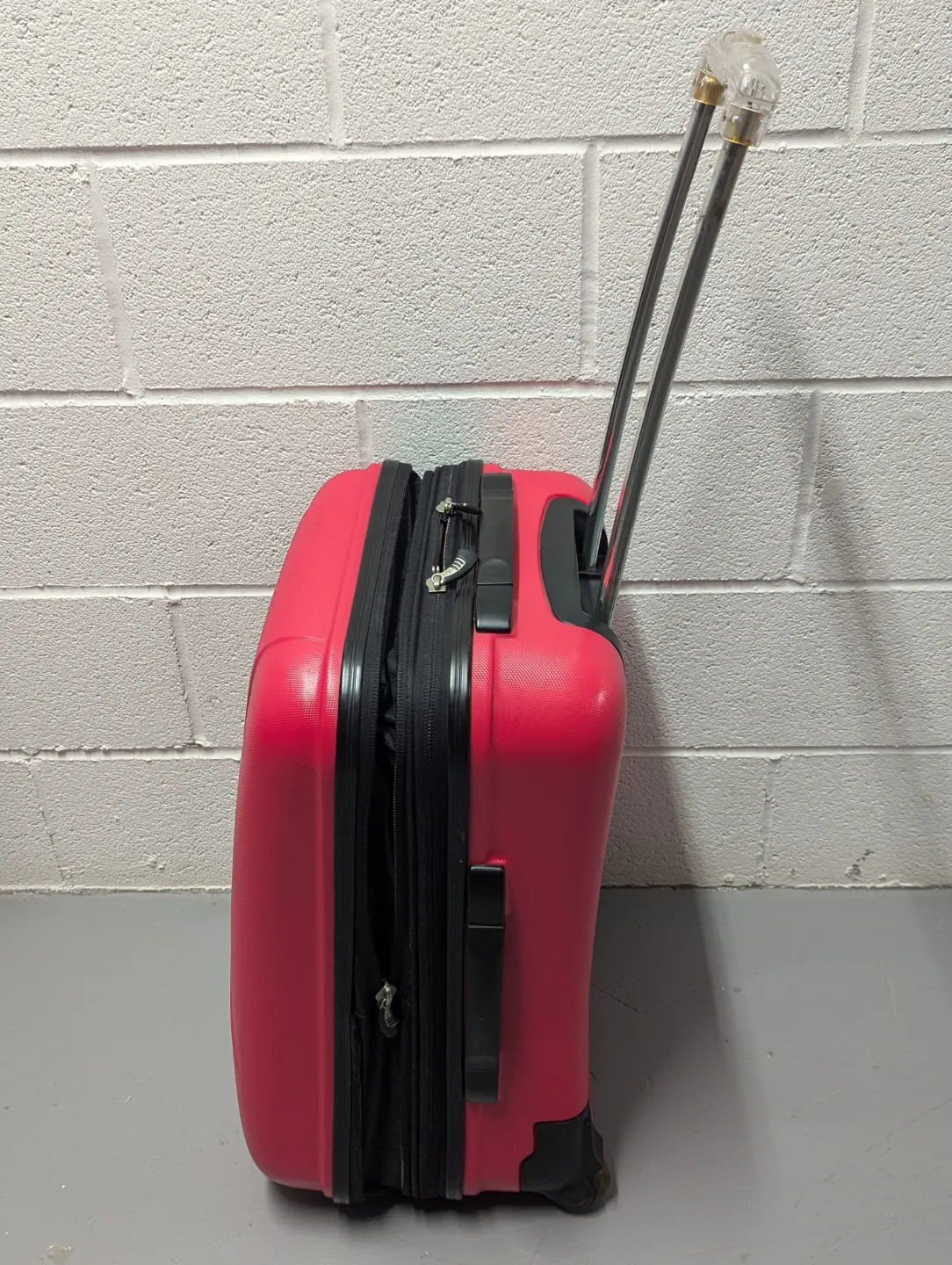 Heys Luggage Two-wheeler 21" Pink image indicator(3)