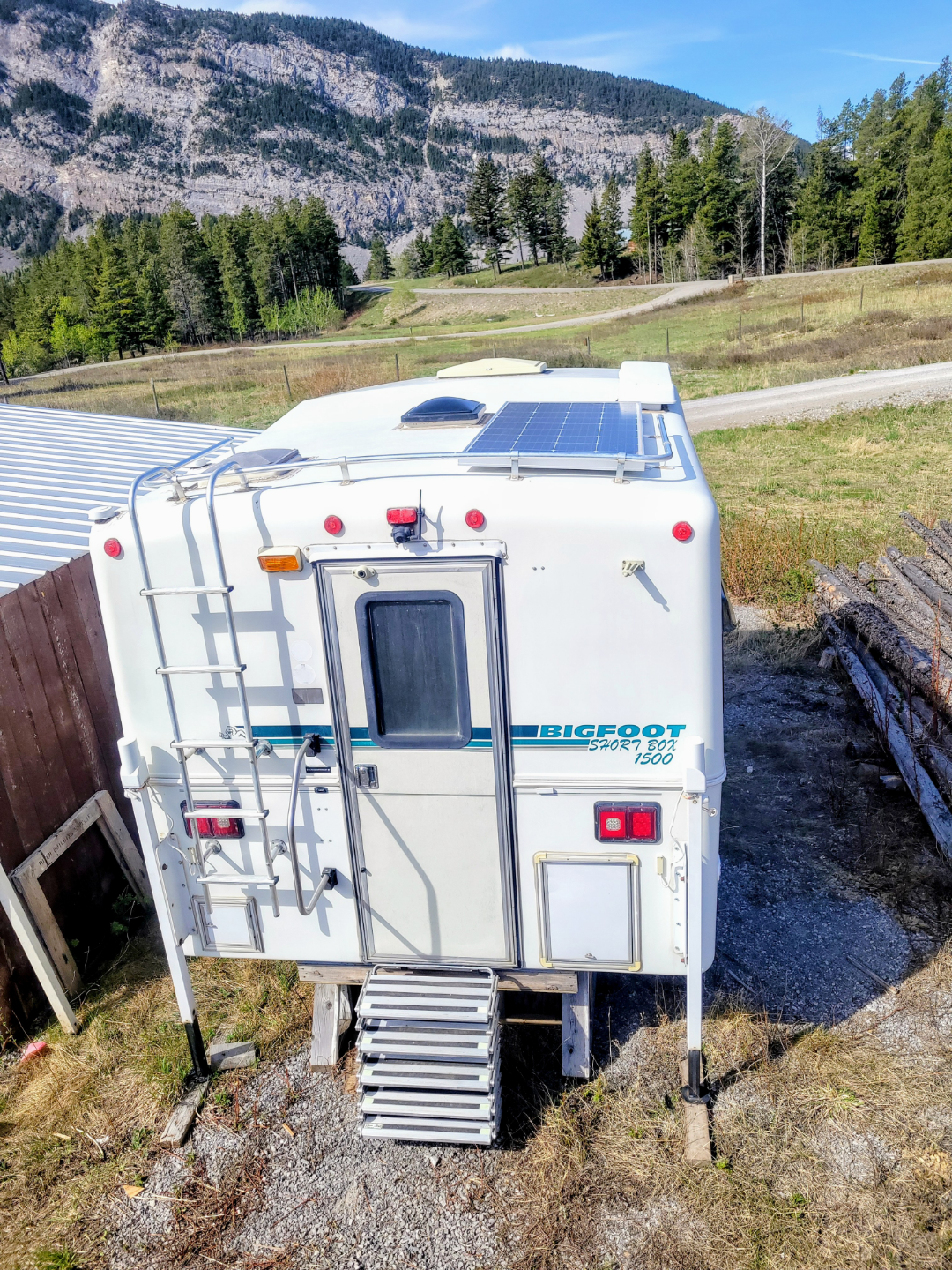 Bigfoot Camper 1500 8'2" fits 3/4 ton - photo 2